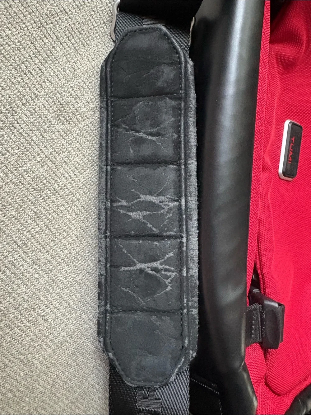 Tumi sport messenger